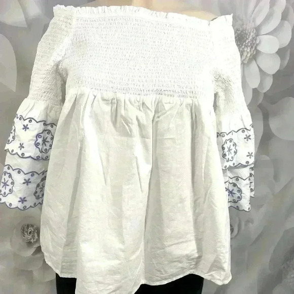 Beach Lunch Lounge Women’s Off Shoulder White Blouse - Picture 2 of 8